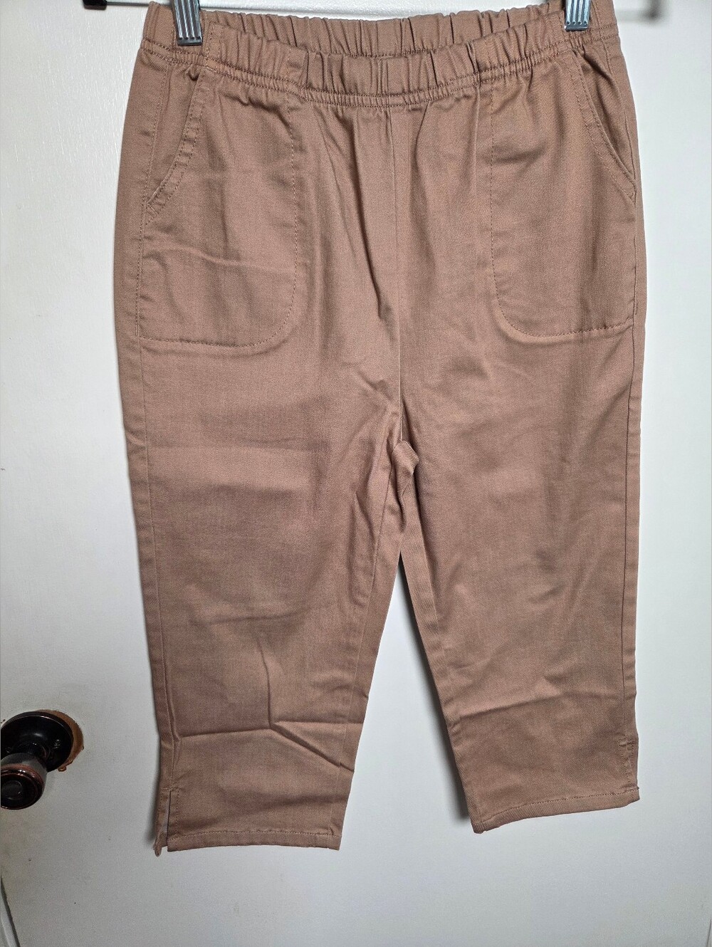 Blair Women's pull-on capri pants Khaki size 6PS